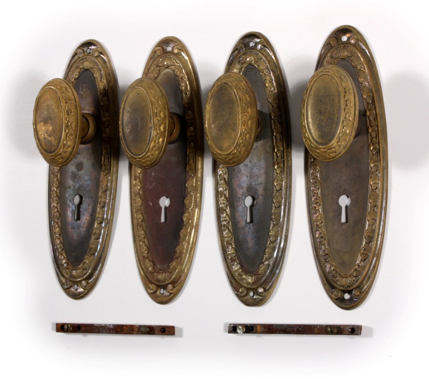 PLATES ANTIQUE VICTORIAN BRASS OVAL DOOR KNOB SET