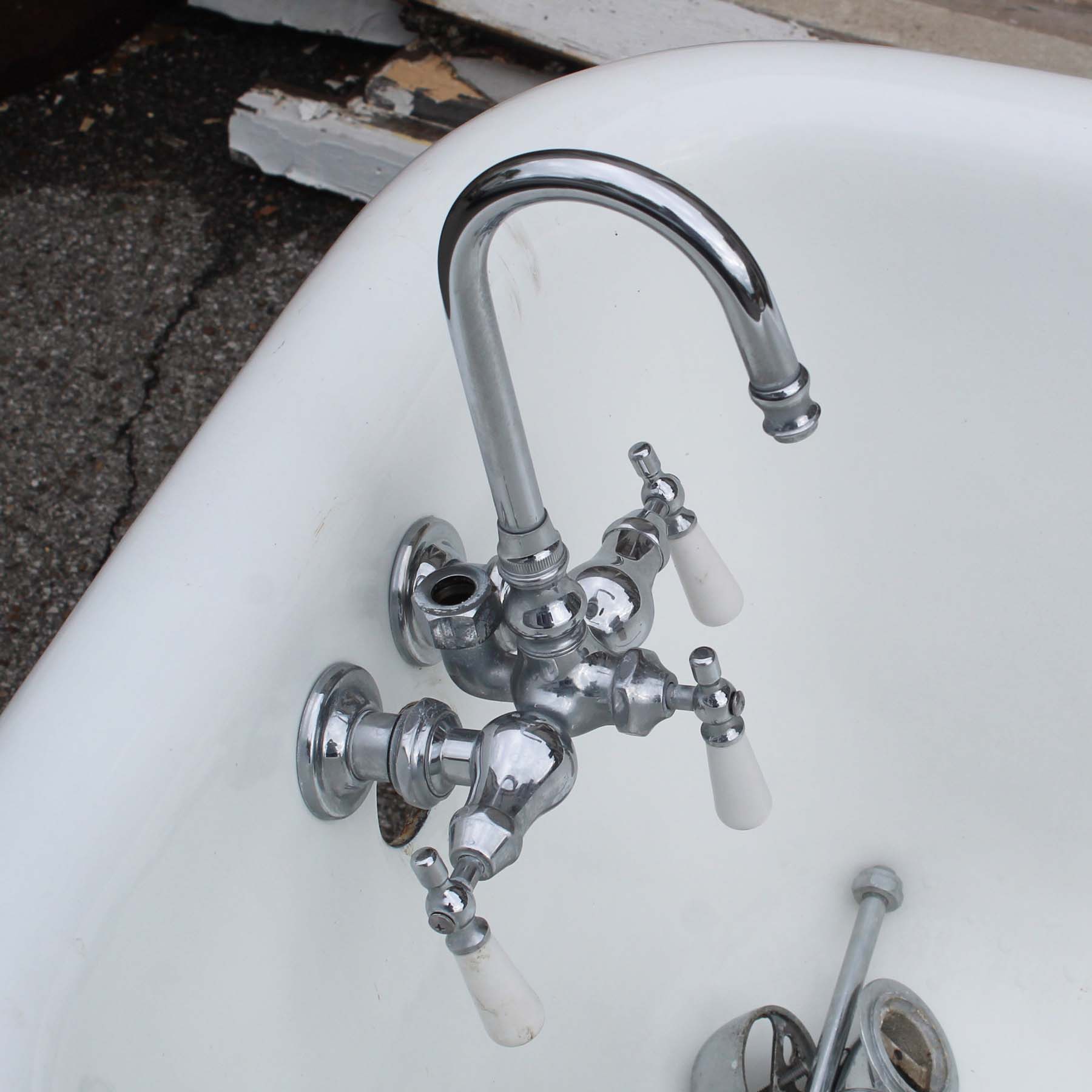 Antique Clawfoot Bath Tub, 5’-71957